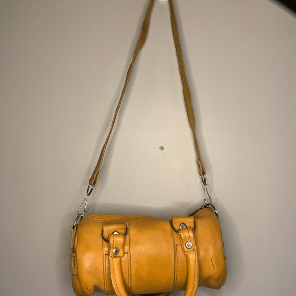 3/20$ Leather cross body or hand bag - Picture 2 of 4